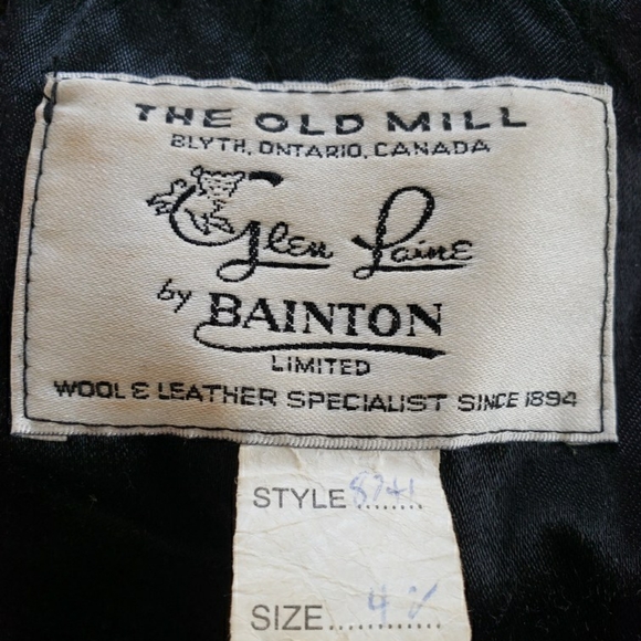 Vintage leather jacket made in 🇨🇦. - Picture 3 of 4